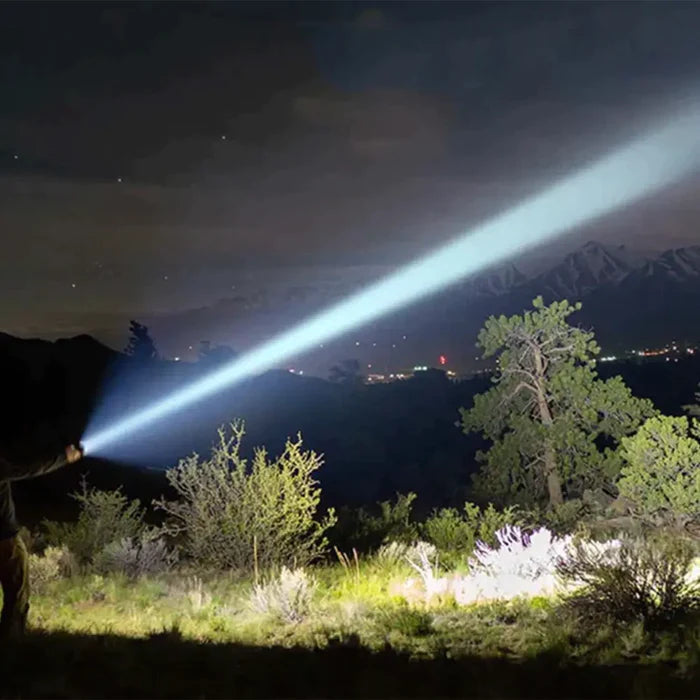 Kit Complet Lanternă Tactică cu Laser – TitanLux™